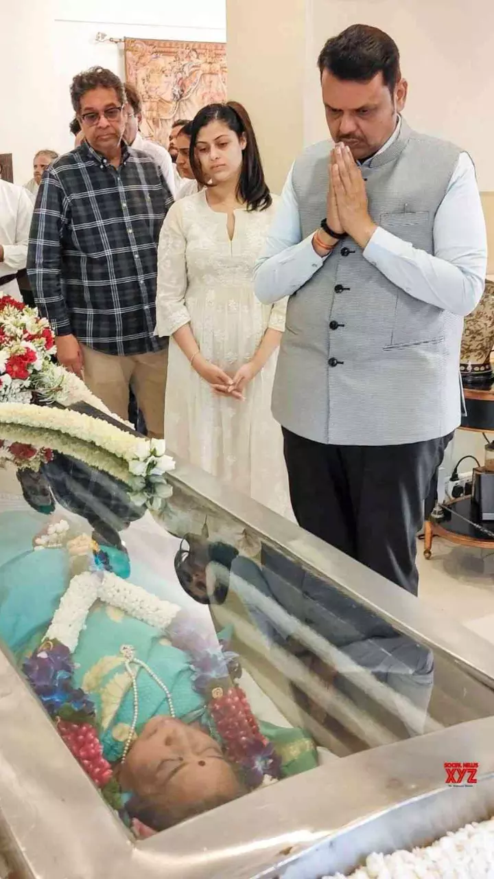 ఆశా భోస్లేకు ముంబైలో తుది వీడ్కోలు.. ఆశా భోస్లేకు ముంబైలో తుది వీడ్కోలు..