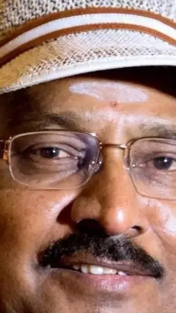 గురువును అనుసరించిన శిష్యుడు గురువును అనుసరించిన శిష్యుడు