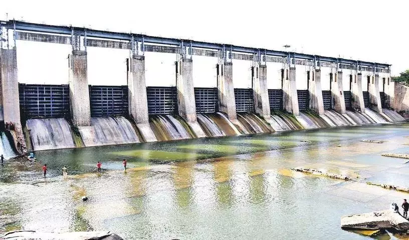 మంజీరా బ్యారేజ్ రిపేర్లపై ప్రభుత్వం నిర్లక్ష్యం మంజీరా బ్యారేజ్ రిపేర్లపై ప్రభుత్వం నిర్లక్ష్యం