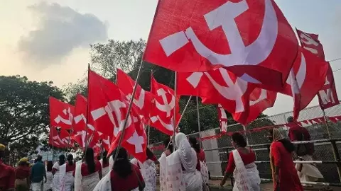 క్యాంపస్లలో కమ్యూనిస్టు జోరు.. మరి సీపీఎంలోకి యువత ఎందుకు రావడం లేదు? క్యాంపస్లలో కమ్యూనిస్టు జోరు.. మరి సీపీఎంలోకి యువత ఎందుకు రావడం లేదు?