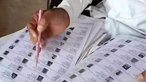 ‘సర్’ పై రిటైర్డ్ సుప్రీంకోర్టు, హైకోర్టు న్యాయమూర్తులతో ప్యానెల్ ‘సర్’ పై రిటైర్డ్ సుప్రీంకోర్టు, హైకోర్టు న్యాయమూర్తులతో ప్యానెల్