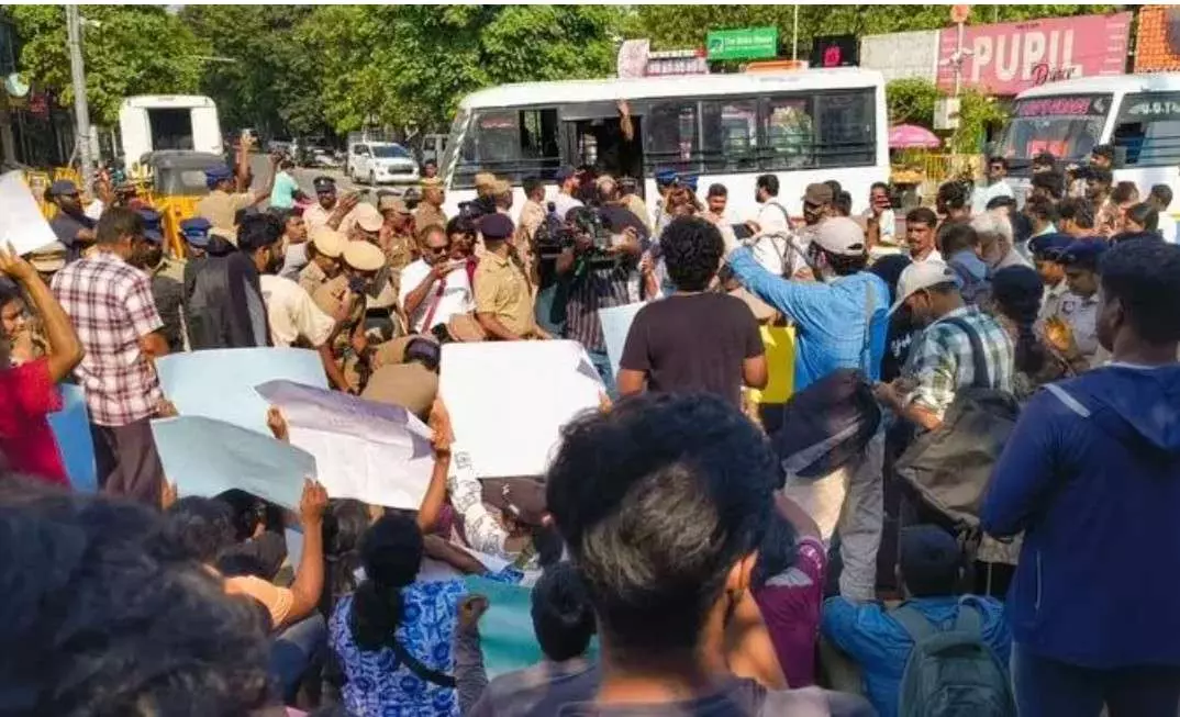 ‘సర్’ ను వ్యతిరేకిస్తున్న సీపీఐ నేతల అరెస్ట్ ‘సర్’ ను వ్యతిరేకిస్తున్న సీపీఐ నేతల అరెస్ట్