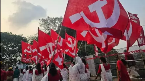 దుర్గాపూజలో పుస్తకాల స్టాళ్లపై దాడులు..