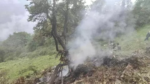 ఉత్తరాఖండ్‌లో  కూలిపోయిన హెలికాప్టర్? పైలెట్ సహా ఐదుగురు ప్రయాణికులు